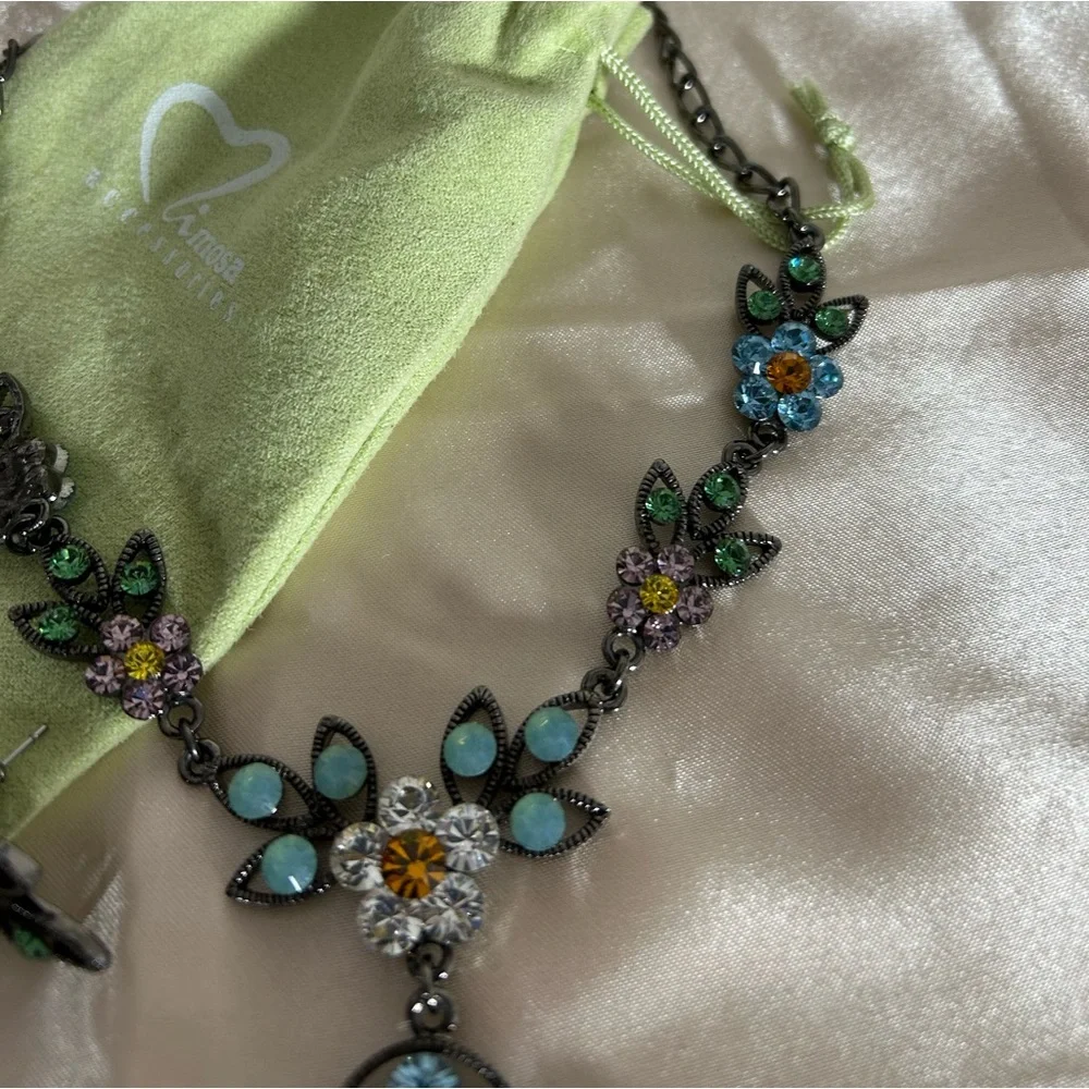 Sparkling Flower Crystals Necklace + Earrings Set - Picture 3 of 9